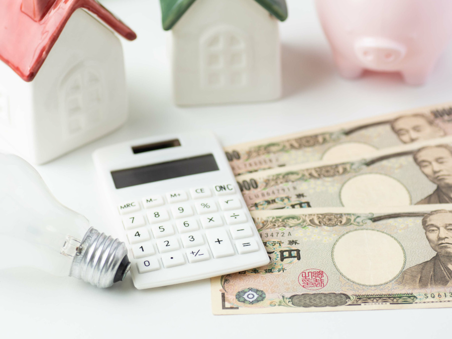 電卓と電球とお金